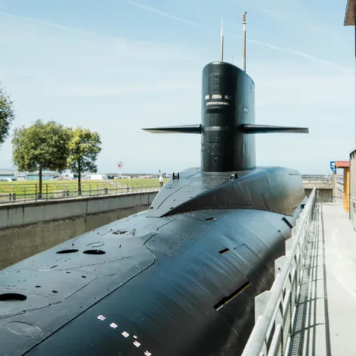 Embarquement avec un sous-marinier à bord du Redoutable