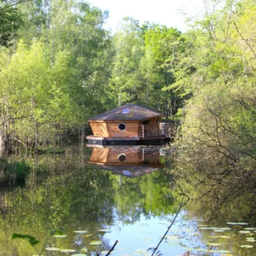 On a dormi dans une cabane sur l’eau !