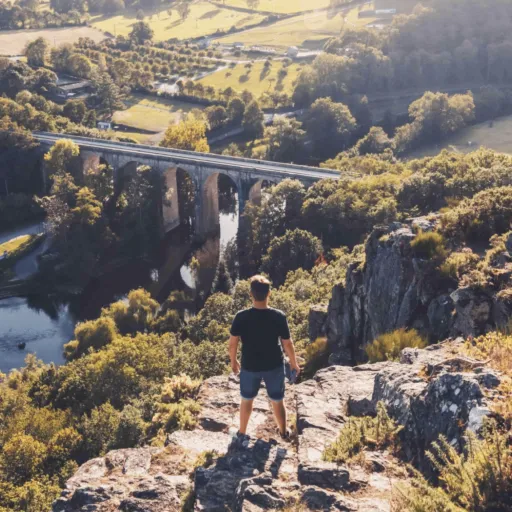 Week-end kids friendly à 2h30 de Paris : l’aventure dans les montagnes en Suisse Normande