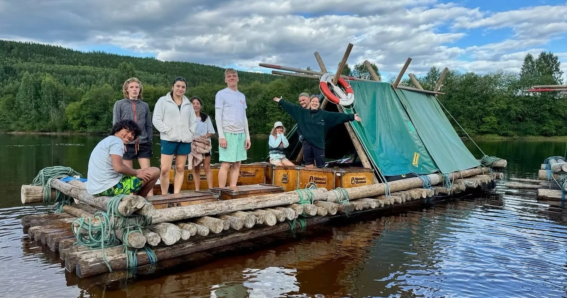 Descendre une rivière en radeau en Suède : l’aventure familiale XXL