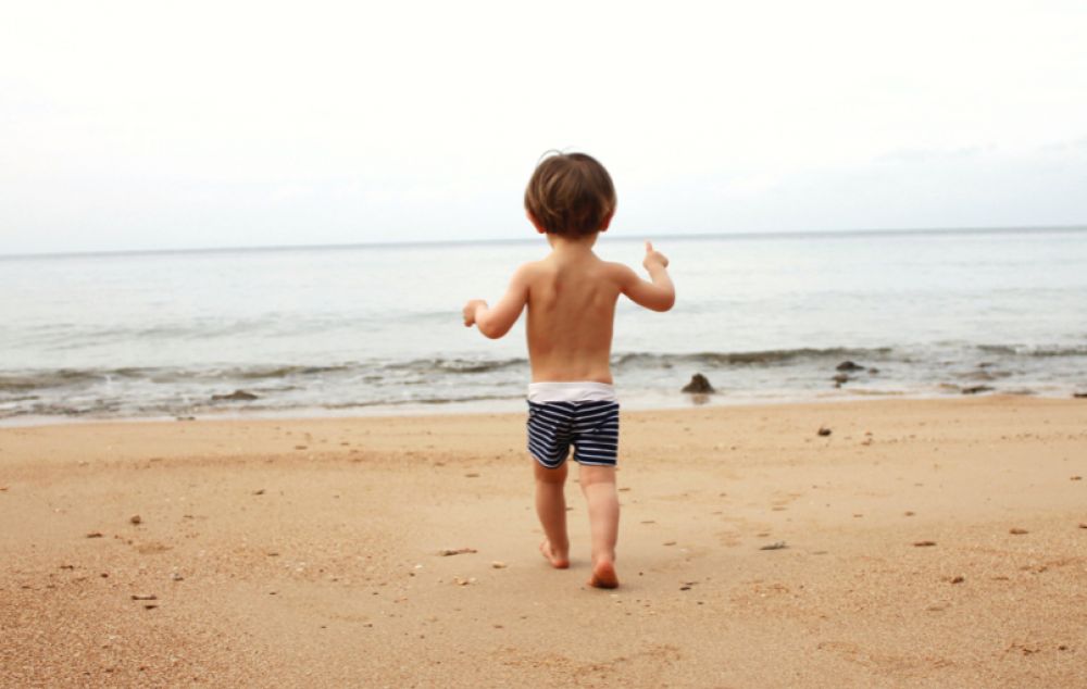 plage malaisie enfant bébé