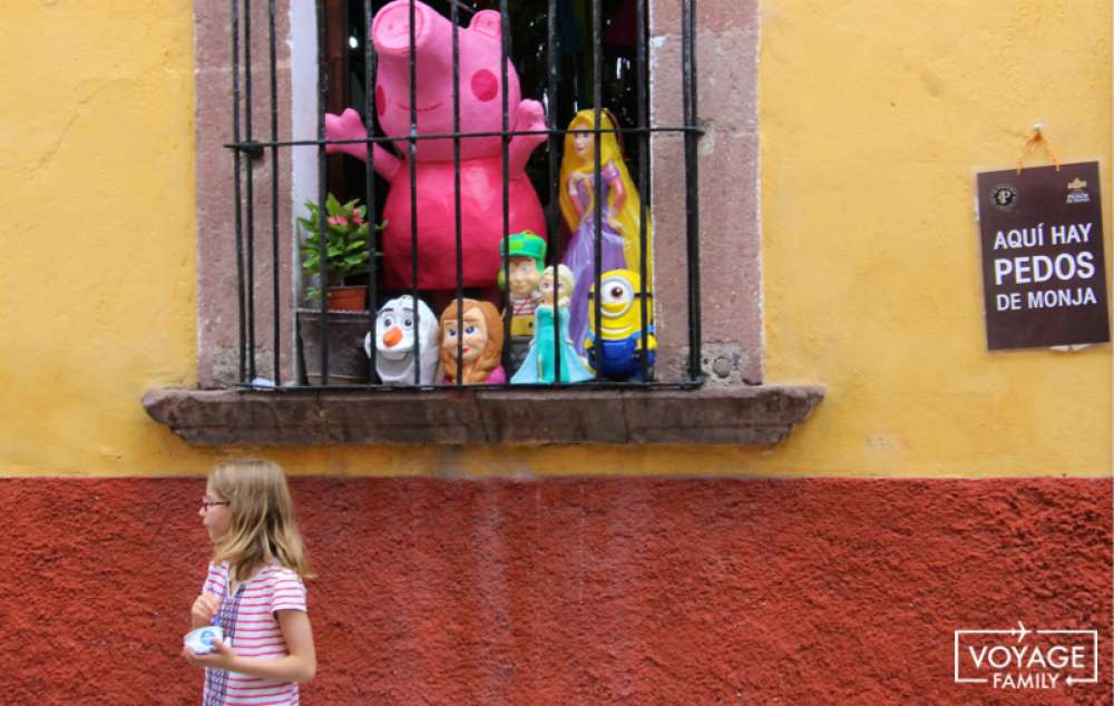 pinatas &agrave; San miguel de Allende Mexique