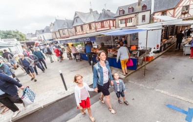 visiter Vitr&eacute;