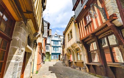 visiter Vitr&eacute;