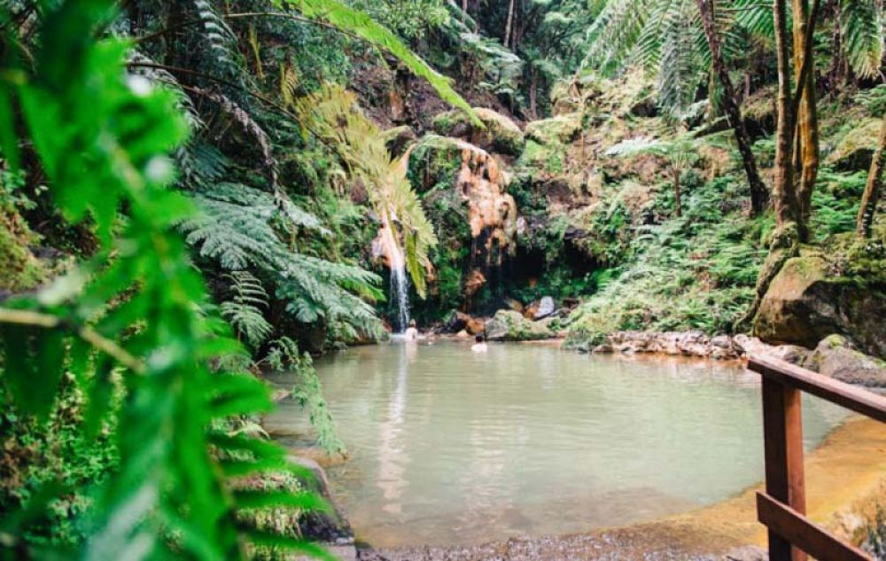 caldeira Velha sur les A&ccedil;ores