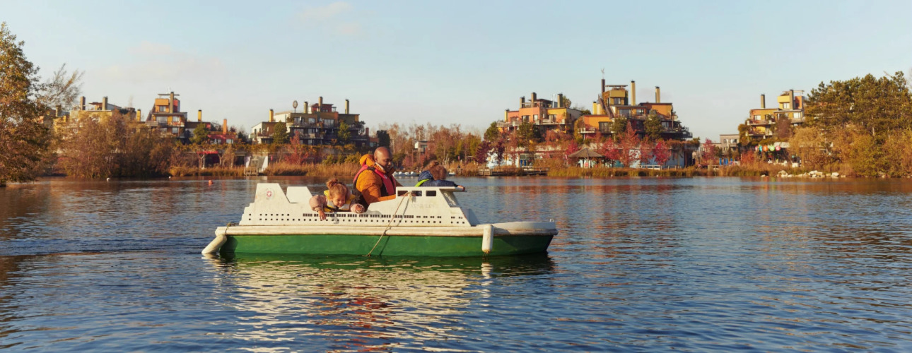 Bateau &eacute;lectrique sur le lac