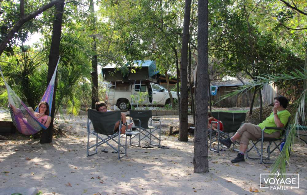 bivouac en 4x4 lors d'un safari en famille au botswana en famille