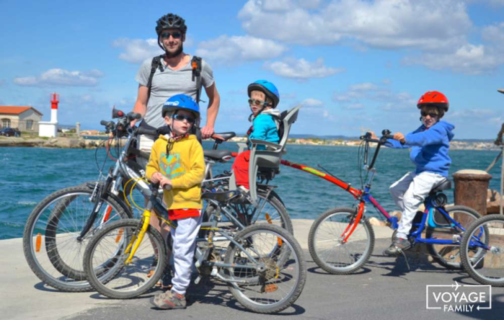 cyclotourisme en famille : l'équipement pour enfant et enfant handicapé