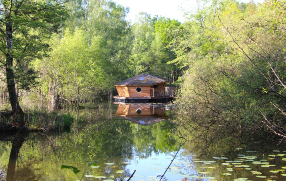 On a dormi dans une cabane sur l'eau !