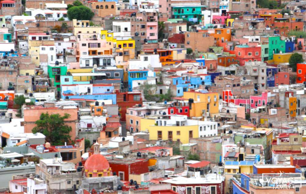 Vue sur les maisons colorées de la ville coloniale de Guanajuato Mexique