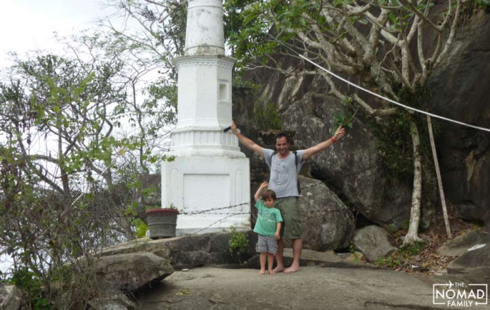 temple sri lanka enfant famille