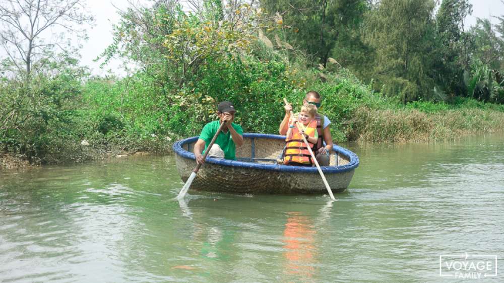 balade riviere hoi an vietnam enfants