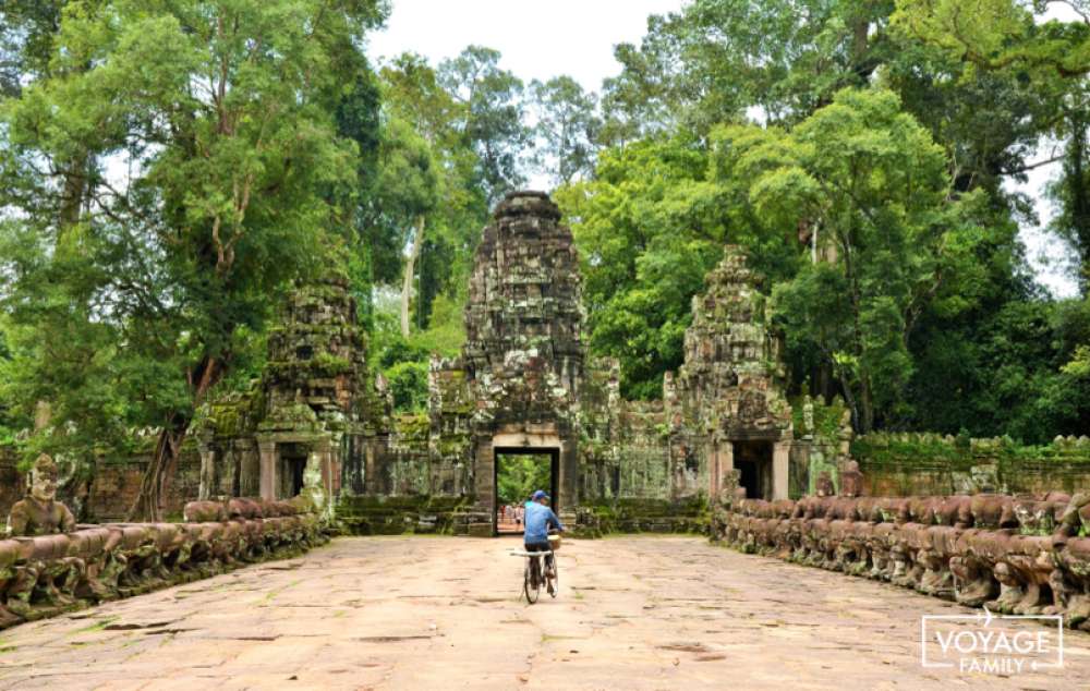 temples d'angkor avec enfants