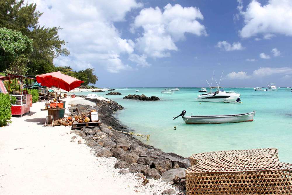 plage à l'île Maurice en famille