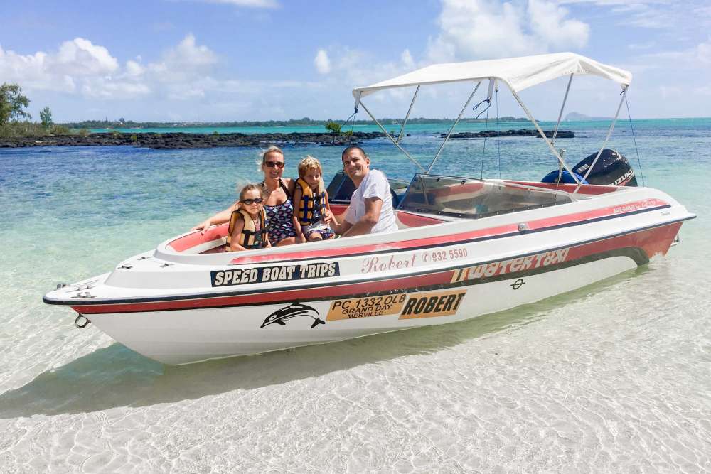 faire du bateau en voyage à l'île Maurice en famille